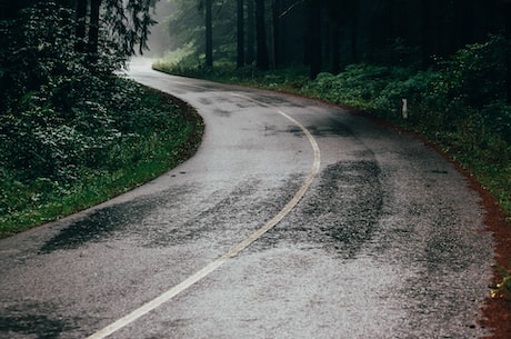 三月里的小雨歌词(三月里的小雨歌词)